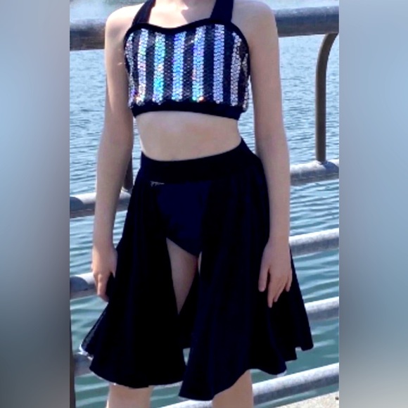 Girls Dance Top And Skirt Set Black Sequin Velvet Crop Top Performance 8-10Y - Picture 3 of 3